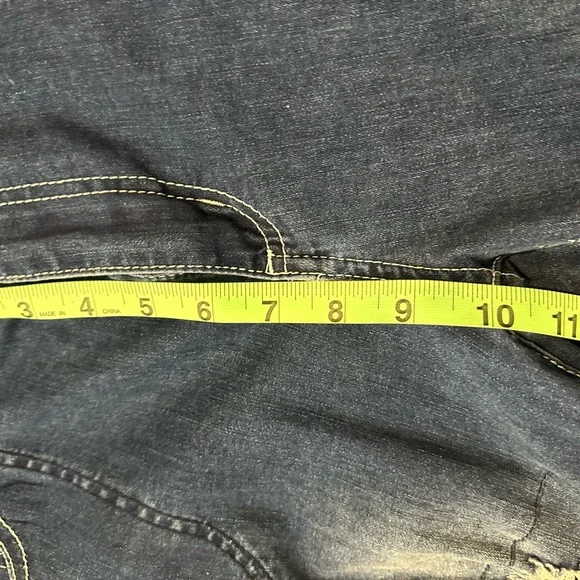 Size 2XL stretchy distressed boot leg jeans!! - Picture 4 of 7